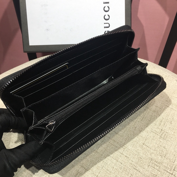 グッチ財布コピー着用イメージ
